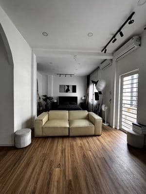 Nhà nguyên căn 2 tầng Phòng rộng 50m2 multi-function ban công 8m