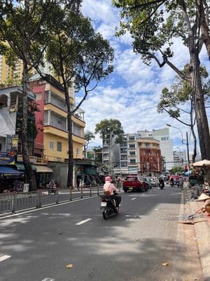 Bán Căn MT đường Tạ Uyên. 7 Tầng (Thang máy)