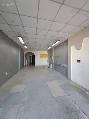 Nhà trống suốt 80m2 mặt tiền lê thạch