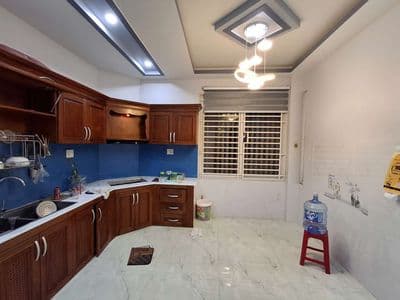 Nhà 6 phòng có thang máy