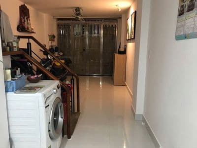 Tìm khách thuê ngắn hạn - nhà nguyên căn bên hông Coopmark