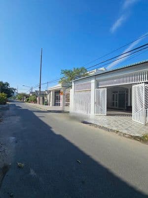 Bán căn nhà cấp 4 ở 1/ Đ. Lê Minh Nhựt * DT : 155m2 SHR giá chốt 999tr