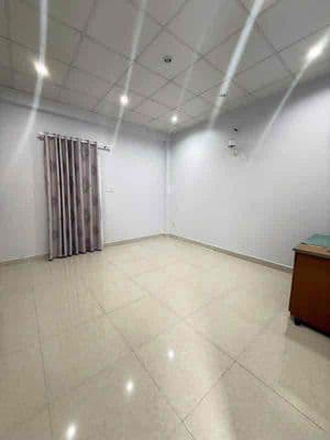 Nhà ngay cầu phú xuân giá 9 triệu