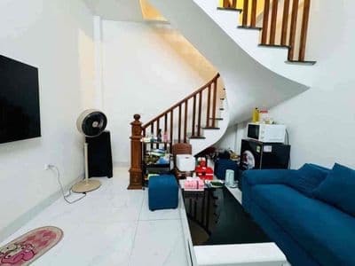 Bán nhà đê la thành 16m² 5 tầng 3pn ngõ 10m ra phố 5.25 tỷ