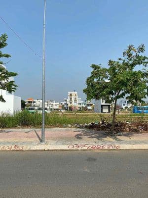 bán đất mặt tiền đường Nguyễn văn trỗi liên hệ ***