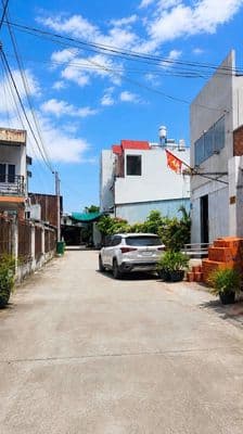 Nhà sát mặt tiền - hẻm xe hơi 6m nở hậu- gần ngã 4 bình phước