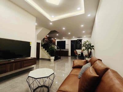 Cho thuê nhà phố vườn 1 trệt 2 lầu khu đô thị Waterpoint Nam Long