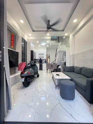 Nhà Xây mới 2 lầu sân thượng Âu Dương Lân hẻm 5m