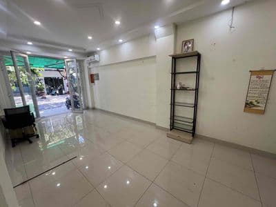 Cho thuê mặt bằng tầng trệt hoặc nguyên căn ngay phạm hùng q8