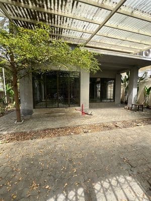Cho thuê nhà mặt tiền sân vườn đường Phan Bội Châu, vị trí cực kỳ đẹp