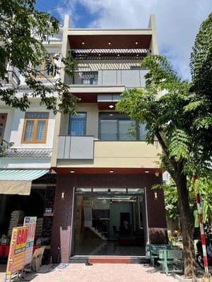 Nhà mặt tiền kinh doanh gần trường đại học văn lang