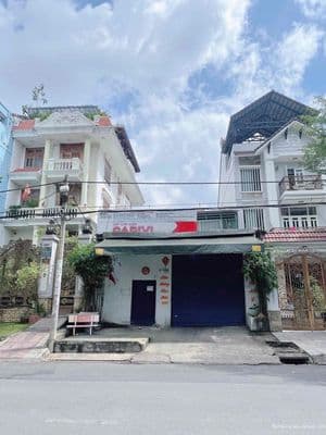 Nhà 2 mặt tiền trước sau đường vành đai 8x23m đối diện công viên
