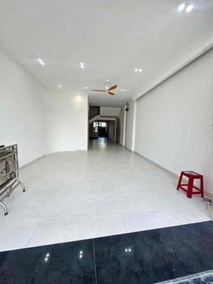 Cho thuê Shophouse 4 tầng mới xây có thang máy đối diện hồ