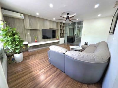Cho thuê nhà 4 Tầng MT đường Tiểu La có Thang máy Phù hợp ở và KD