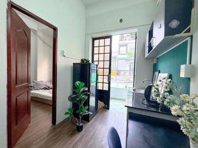 2PN ban coing 60m2 Lầu 1 To Bự Giáp Q10