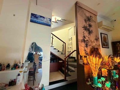 Cho thuê nhà 3 tầng đường ngũ hành sơn- đối diện đh kinh tế