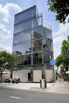 Mặt tiền lê thị riêng q1 – 700m², 5 tầng, thang máy – giá 149tr