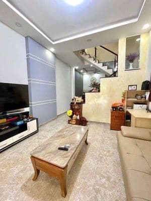 cho thuê nhà sân ô tô kế khu dân cư hồng long, hiệp bình