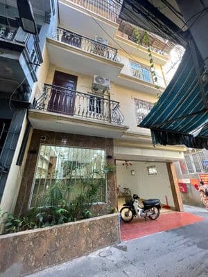 Cho thuê nhà nguyên căn 4 tầng – sát hồ tây