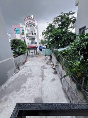 Nhà 3pn - sân rộng 100m2 - đường 30 linh đông - ngay gần phạm văn đồng