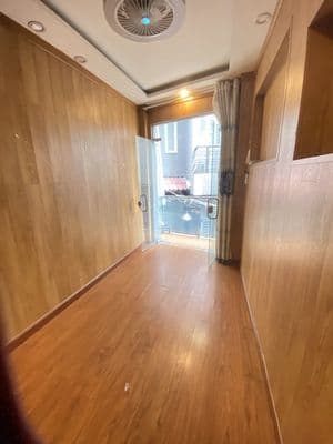 Cho thuê nhà nhỏ 4 tầng sát MT Hoàng Sa, cho 1-2ng chỉ 6tr