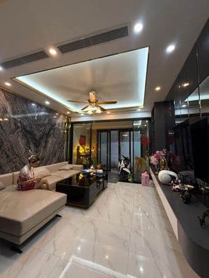 Bán nhà đẹp 68.8m2 Long Biên, 5 tầng, thang máy, 18.5 Tỷ