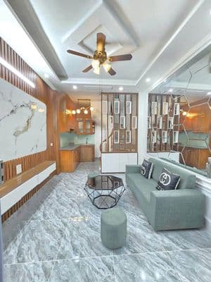 Bán nhà 30m2, 5 tầng, sát mặt phố, Thanh Lân