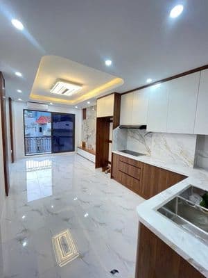 Cho thuê nhà 35m² x 6 tầng, 3PN, thang máy, full đồ - Khương Trung