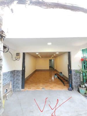Nhà nguyên căn q4 sẵn 2pn cách đh tài chính marketing 1km
