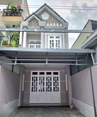 Nhà lầu sân xe tải gần ngã ba cây lơn