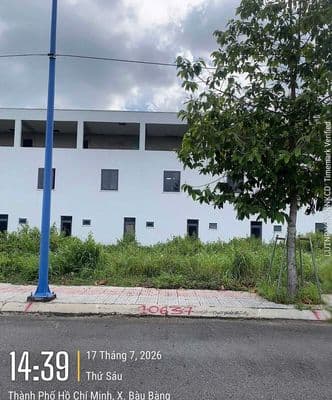 Ngay cỗng chính , diện tích 80m2 cách Quốc Lộ 13 300m , sổ sẵn