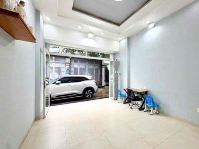 nhà lầu. có gara ô tô. linh đông. ngay chung cư 4s. gần phạm văn đồng