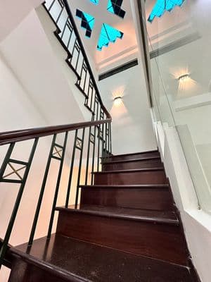 Nhà hxh 4x10m, trệt 2 lầu vuông vức, giá 8,x tỷ