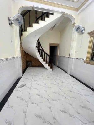 cho thuê nhà 4 phòng ngủ hẻm âu cơ. 3m6 x 12m 3 lầu giá 12tr