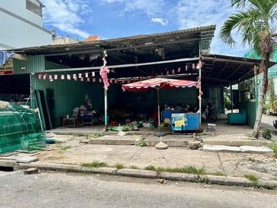 Cho thuê mặt bằng Ngang 11m, Dài 13m . Mặt tiền đường T1 - Phường Tâ