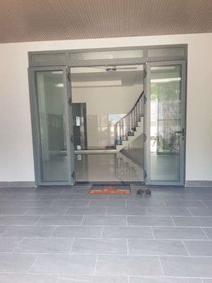 Cho thuê nhà 1 trệt 1 lầu, dt 5×20 có 3pn,2wc. đường xe tải thông