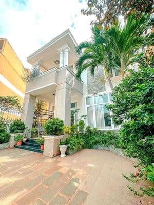 Cho thuê biệt thự sân vườn đường Trần Huy Liệu 4PN full nội thất