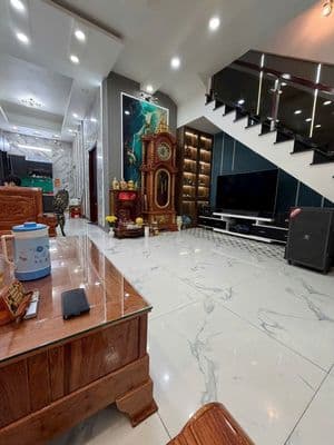Nhà 3 lầu, ngang 6.6m Đ Nguyễn Du, gần chợ dĩ an 1,.