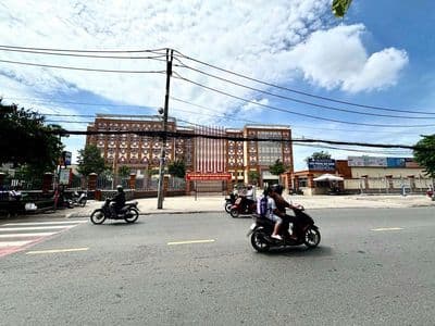 Giảm 500tr – giá mới 5,4 tỷ tl – nhà mới hẻm xe hơi thông