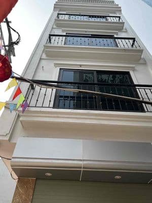 Cho thuê nhà nguyên căn mới 5 tầng x35m2 có thang máy xịn