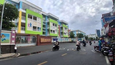 4.5m x 11m, mặt tiền khu Bắc Hải - Chấn Hưng - ngay công viên