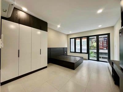 Căn hộ mới khai trương _ studio bancong lớn cạnh cư xá đồng tiến