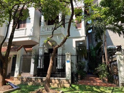 Chính chủ gửi nhà phố Nguyễn Khang rộng 100m xây 4 tầng làm vị trí đẹp