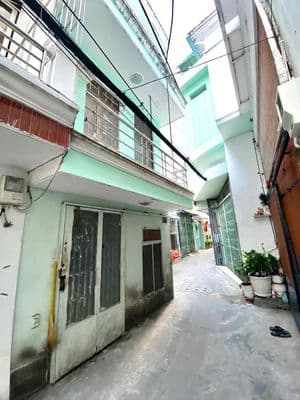 Trệt 2 lầu - sh riêng - ngay ub phường 10 gv
