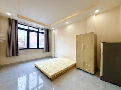 Khách nhượng lại căn studio siêu rộng tách bếp cửa sổ thoáng