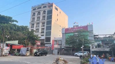 MT Nguyễn Văn Linh Tân Thuận Tây Quận 7. DT 6,8*17 giá 15,5 tỷ.