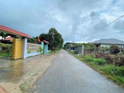 Bán đất mặt tiền nhựa diện tích 500m có 200m2 thổ cư giá 2tỷ xxx