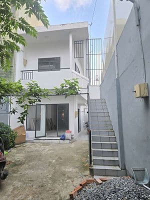 86 Thích Quảng Đức.QPN 4m x25m cho thuê trệt + 1/2 Sân