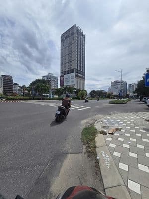 Cho thuê đất lô góc 3 mặt tiền phạm văn đồng-chính hữu- nguyễn x khoát