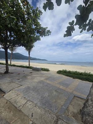 Cho thuê 2200m2 đất 3 mặt tiền hoàng sa-hồ thấu-lê bôi giá 500tr